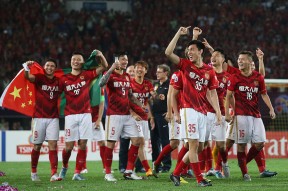 包含今晚广州队备战亚冠；战术微调细节曝光；震撼外界；年轻球员得到机会的词条星空体育中国